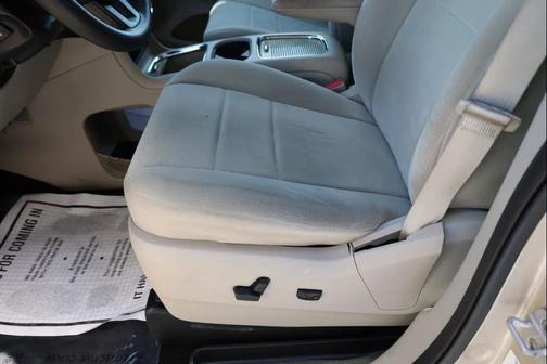 Gold 2012 Dodge Grand Caravan SXT