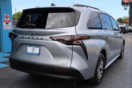 2023 Toyota Sienna XLE