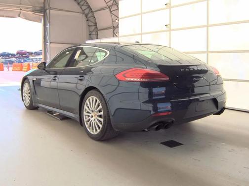 Dark Blue Metallic 2014 Porsche Panamera 4