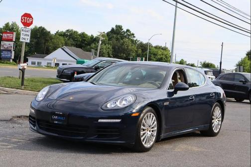 Dark Blue Metallic 2014 Porsche Panamera 4