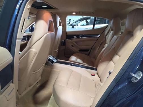 Dark Blue Metallic 2014 Porsche Panamera 4