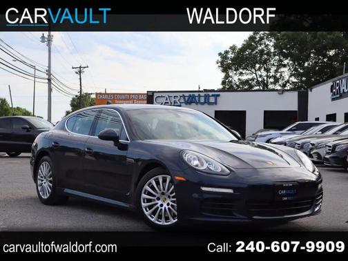 Dark Blue Metallic 2014 Porsche Panamera 4