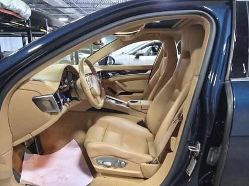 Dark Blue Metallic 2014 Porsche Panamera 4