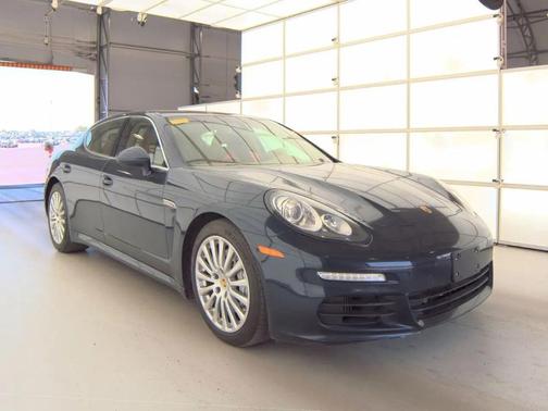 Dark Blue Metallic 2014 Porsche Panamera 4