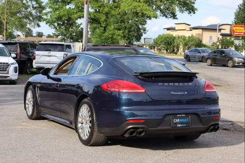 Dark Blue Metallic 2014 Porsche Panamera 4