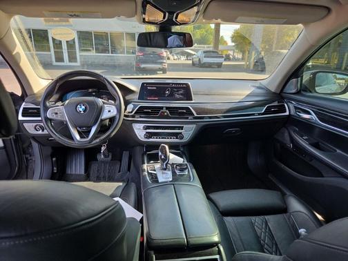2021 BMW 740 740I