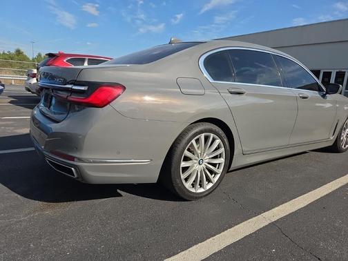 2021 BMW 740 740I