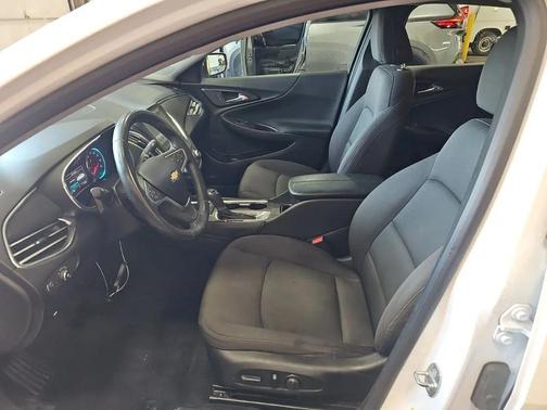 Mosaic Black Metallic 2017 Chevrolet Malibu 1LT