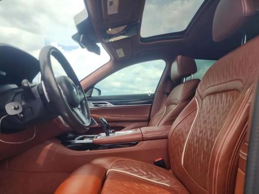 BLACK 2020 BMW 750 i xDrive