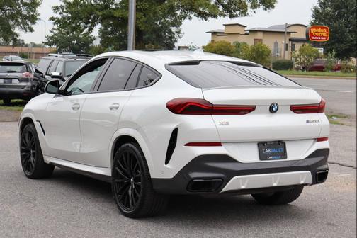 2021 BMW X6 M50i