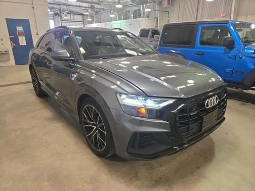 Daytona Gray Pearl Effect 2020 Audi Q8 55 Premium Plus