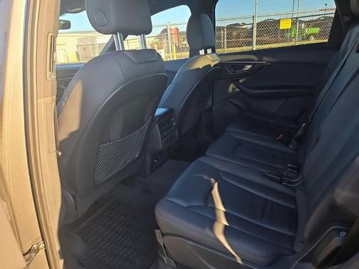Samurai Gray Metallic 2021 Audi Q7 55 Premium