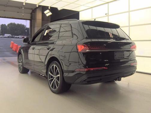 Orca Black Metallic 2021 Audi Q7 55 Premium Plus