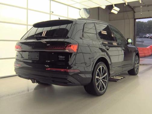 Orca Black Metallic 2021 Audi Q7 55 Premium Plus