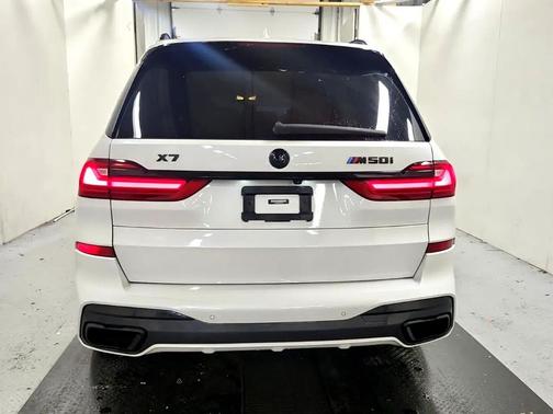 2021 BMW X7 M50i