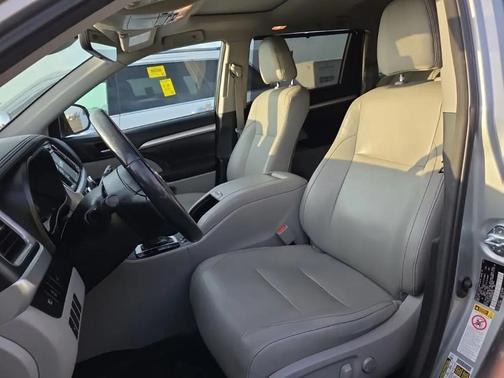 Celestial Silver Metallic 2017 Toyota Highlander XLE