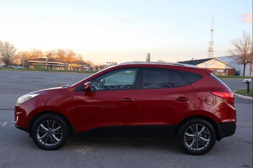 Garnet Red 2014 Hyundai TUCSON SE