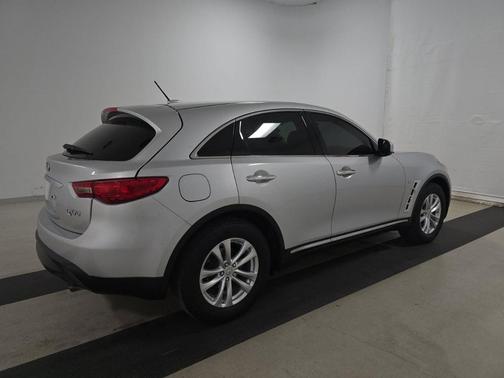 2017 INFINITI QX70 Base