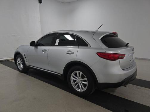 2017 INFINITI QX70 Base