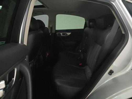 2017 INFINITI QX70 Base