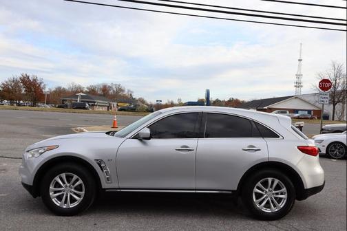 2017 INFINITI QX70 Base