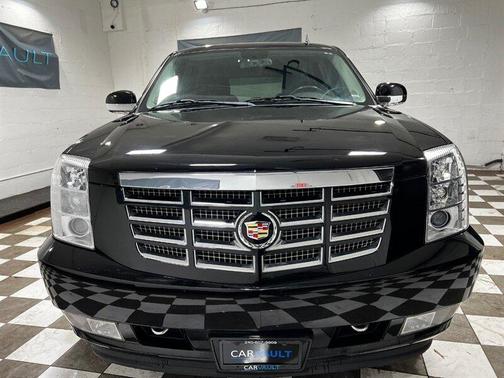 Photo 2 of 23 of 2012 Cadillac Escalade Luxury