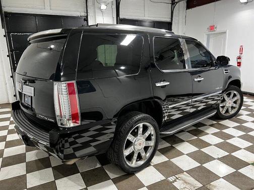 Photo 5 of 23 of 2012 Cadillac Escalade Luxury
