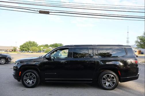 Diamond Black Crystal Pearlcoat 2023 Jeep Wagoneer L Series II 4x4