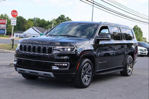 Diamond Black Crystal Pearlcoat 2023 Jeep Wagoneer L Series II 4x4