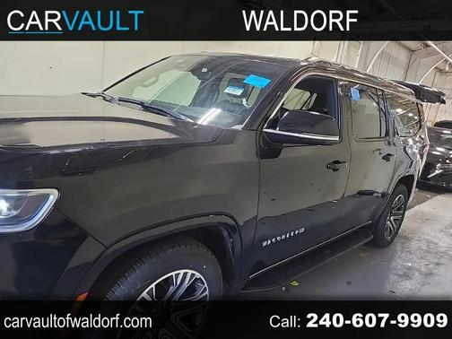Diamond Black Crystal Pearlcoat 2023 Jeep Wagoneer L Series II 4x4