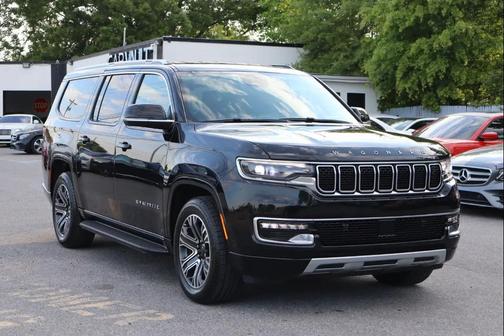 Diamond Black Crystal Pearlcoat 2023 Jeep Wagoneer L Series II 4x4