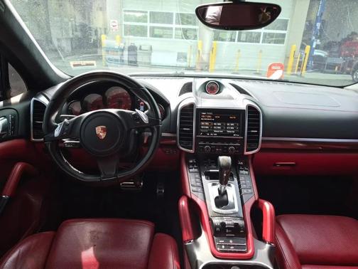 White 2014 Porsche Cayenne Turbo S