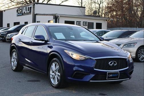 2017 INFINITI QX30 Luxury AWD