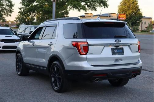 Ingot Silver Metallic 2018 Ford Explorer XLT