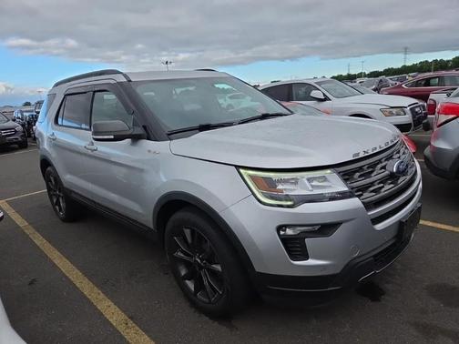 Ingot Silver Metallic 2018 Ford Explorer XLT