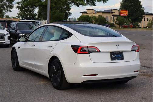 Pearl White Multi-Coat 2022 Tesla Model 3 Standard Range