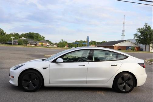 Pearl White Multi-Coat 2022 Tesla Model 3 Standard Range