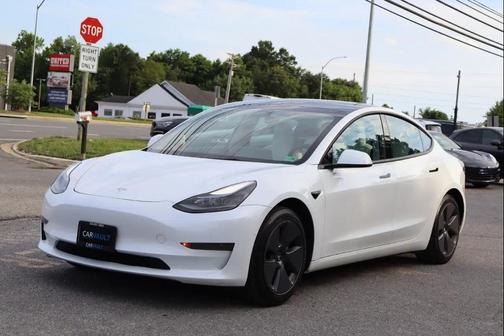 Pearl White Multi-Coat 2022 Tesla Model 3 Standard Range