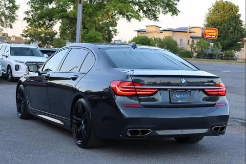 BLACK 2018 BMW M760 xDrive