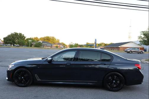 BLACK 2018 BMW M760 xDrive