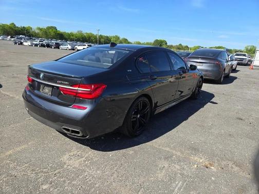 BLACK 2018 BMW M760 xDrive