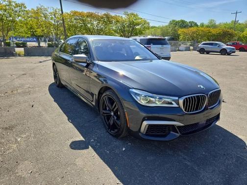 BLACK 2018 BMW M760 xDrive