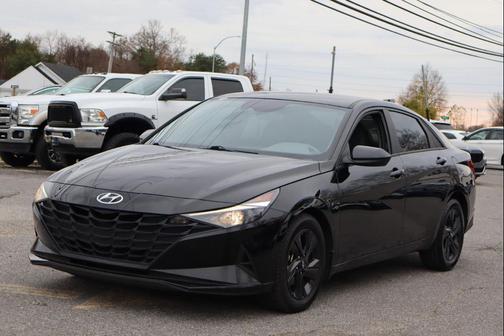 2022 Hyundai ELANTRA SEL
