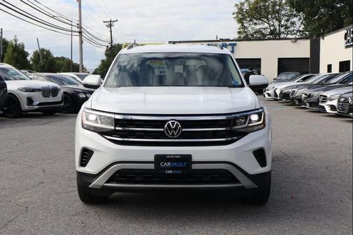 Pure White 2022 Volkswagen Atlas 2.0T SE w/Technology 4MOTION