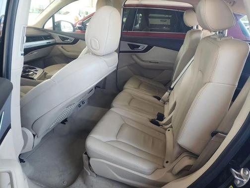 BLACK 2019 Audi Q7 45 Premium