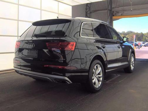 BLACK 2019 Audi Q7 45 Premium