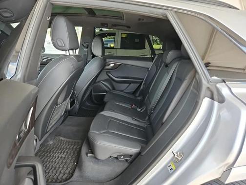 Florett Silver Metallic 2021 Audi Q8 55 Premium Plus