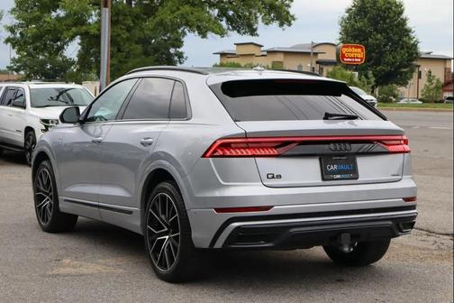 Florett Silver Metallic 2021 Audi Q8 55 Premium Plus