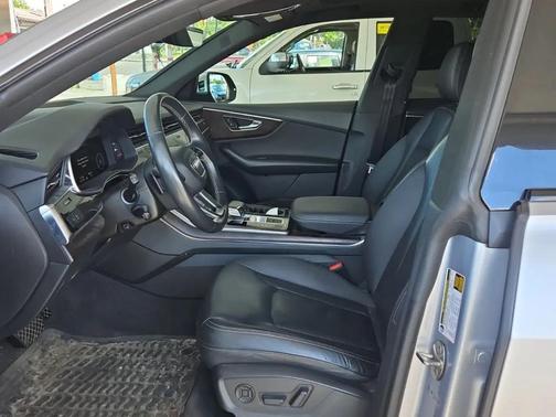 Florett Silver Metallic 2021 Audi Q8 55 Premium Plus