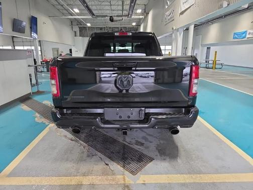 Diamond Black Crystal Pearlcoat 2021 RAM 1500 Big Horn/Lone Star